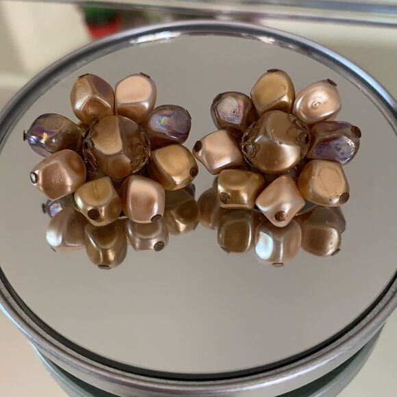 Vtg  round cluster clip on earrings - Picture 2 of 6